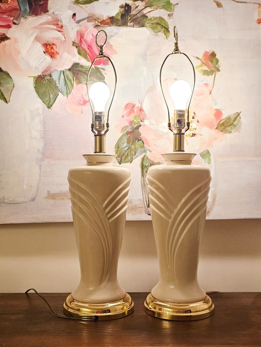 Vintage Pair Art Deco Cream Ceramic Table Lamps Hollywood Regency Gold Trim